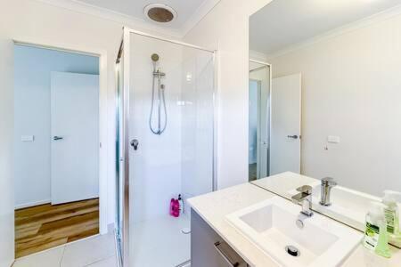 Holiday home Modern House Smart Tv*dryer Clyde